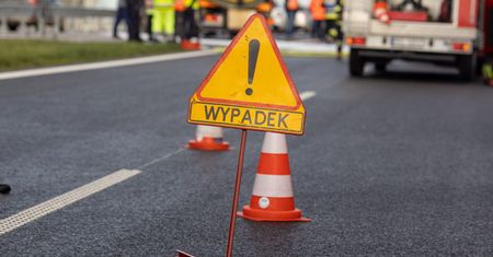 Warszawa. Na S2 zderzenie trzech samochodów. Duże utrudnienia