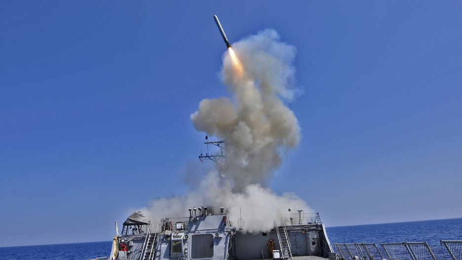 Tomahawk wystrzelony z USS Barry
