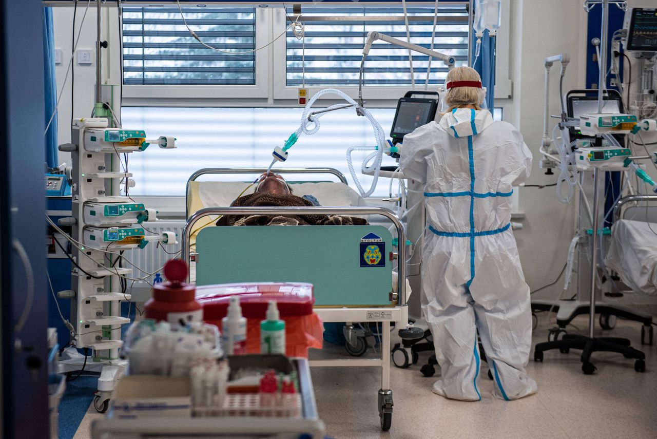 Kolejne zakażenia i zgony. Ministerstwo Zdrowia opublikowało nowy raport