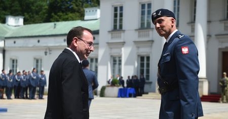 Szef Służby Ochrony Państwa może się "pakować"? "Lobbują, żeby został"