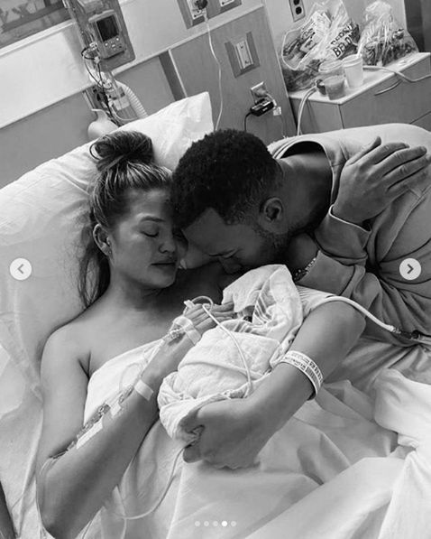 Chrissy Teigen poroniła