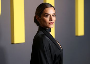 Aktorka "The Pitt" urodziła się w obozie dla uchodźców. Jej rodzina uciekła z Iranu