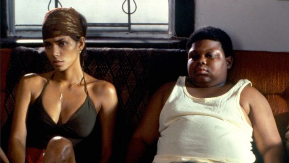 Kadr z filmu "Czekając na wyrok", którym Coronji Calhoun wystąpił u boku Halle Berry