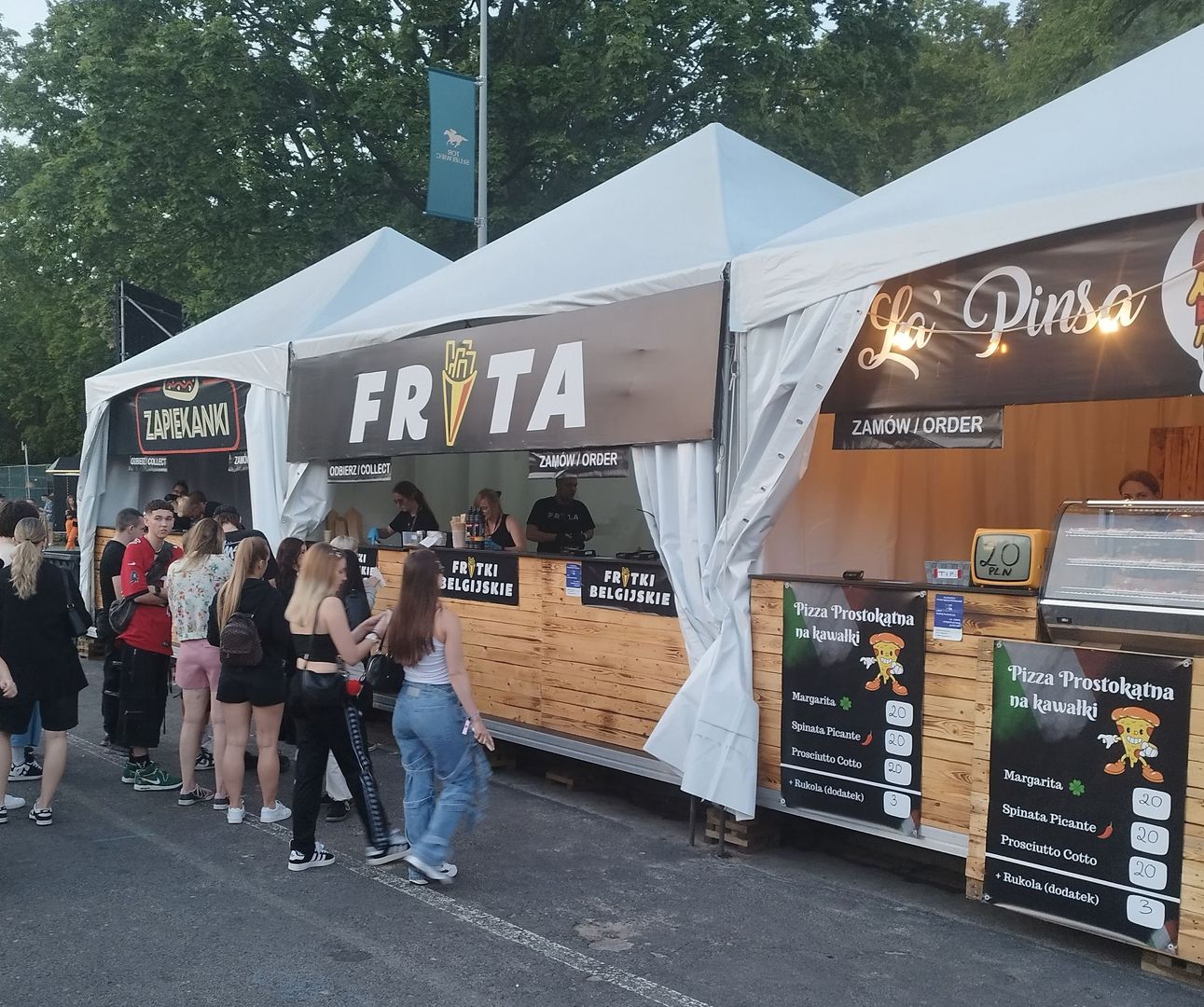 Strefa gastronomiczna na Orange Warsaw Festival