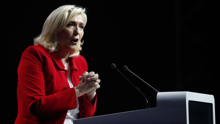 French far-right Rassemblement National (RN) party candidate for the French presidential election Marine Le Pen holds a campaign rally in Avignon, France, 14 April 2022. The second round of the French presidential election will take place on 24 April 2022 with Le Pen running in a face-off against incumbent French President and candidate for re-election Emmanuel Macron. EPA/GUILLAUME HORCAJUELO Dostawca: PAP/EPA.