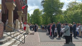Uroczysta Pierwsza Komunia Święta w Panewnikach. Dzieci przystąpiły do sakramentu w jednej z największych parafii Katowic
