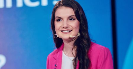 "Jestem dziewczyną z Polski i mam głos przy stole NATO". 18-letnia Marcelina Maciąg inspiruje