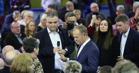 Incydent na spotkaniu z Tuskiem. Kobieta zaczęła płakać