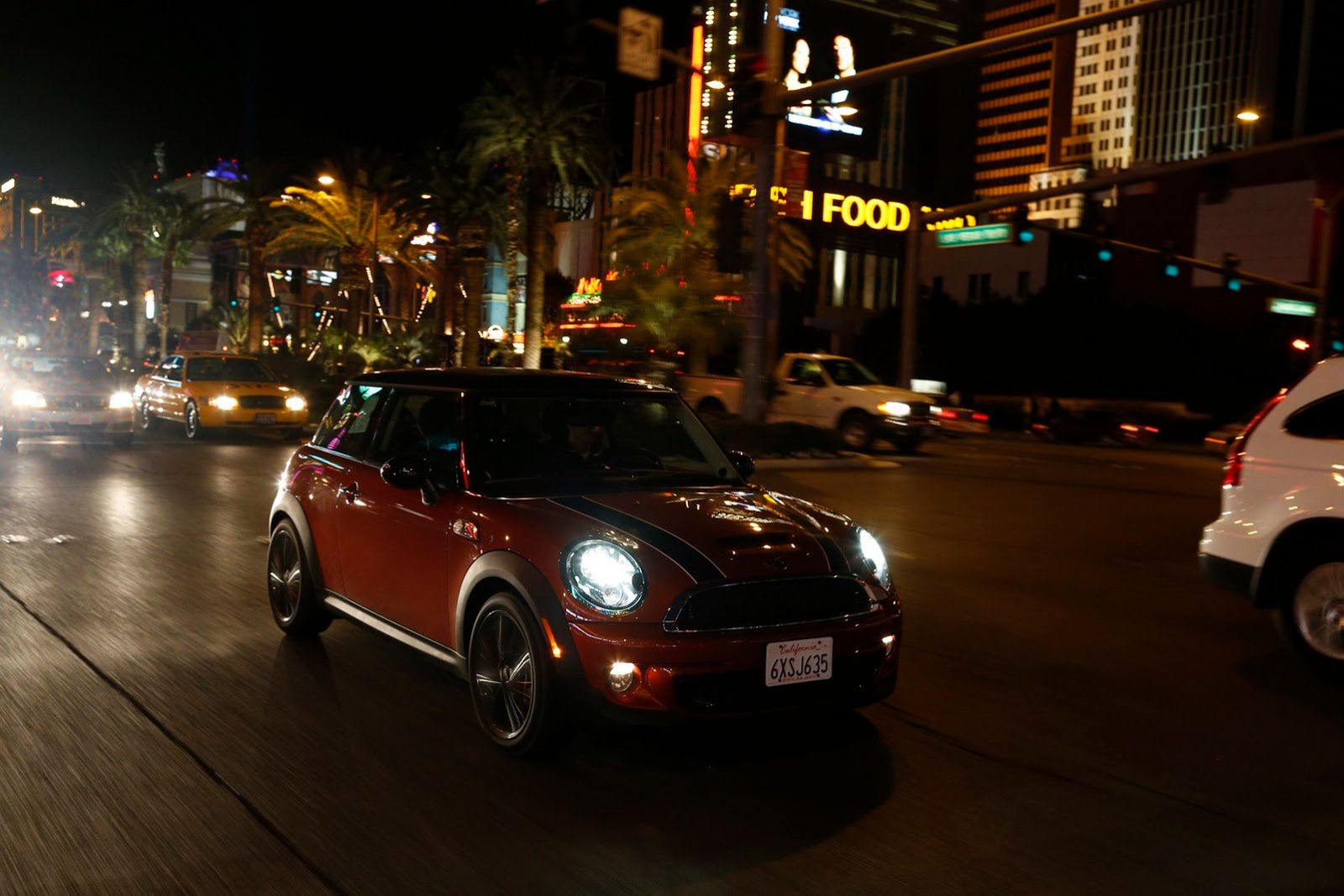 Galeria Mini jako celebracja sprzedaży półmilionowego egzemplarza w USA 219