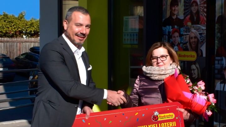 Pani Beata z Mark wygrała 500 tys. zł w loterii Biedronka na zakup mieszkania