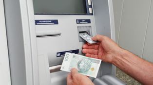Miał 300 tys. zł na koncie. Bank zablokował mu pieniądze. Oto dlaczego