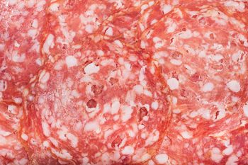 Groźna bakteria w salami. Pilne wycofanie z rynku
