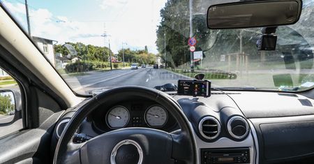 10 najlepszych aplikacji do samochodu. Sprawdź, co zainstalować w smartfonie z Androidem