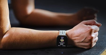 Duży ekran, mała cena. Oto nowy smartwatch Amazfit Bip 6