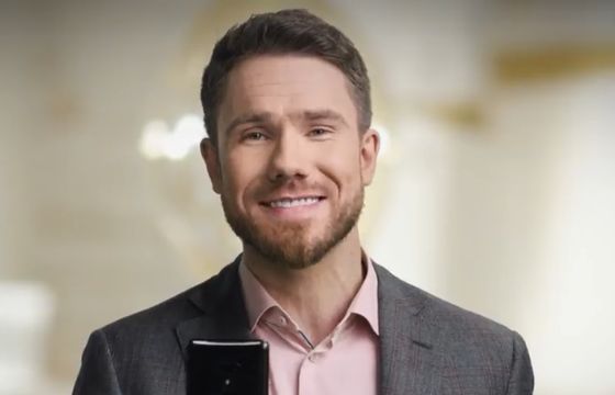 „Uruchom swoją hipermoc” - Mateusz Grzesiak reklamuje HTC U12+ (wideo)