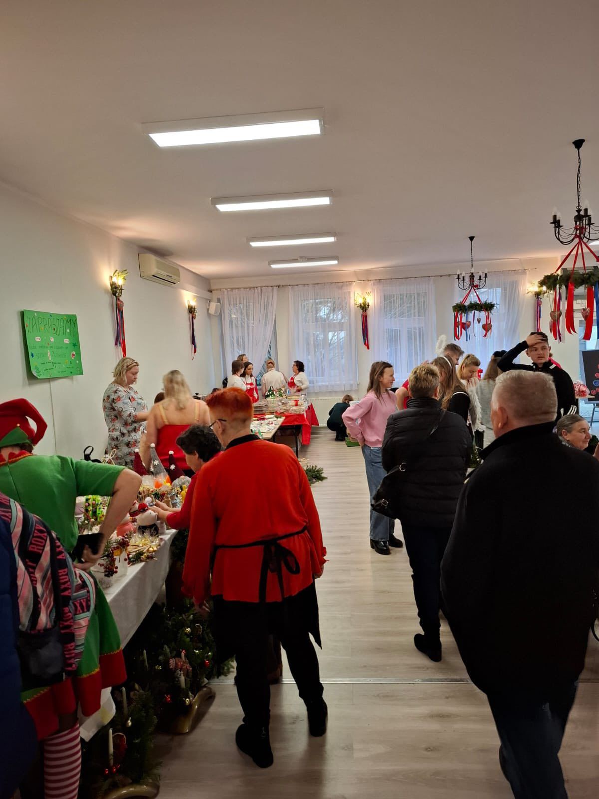Stoiska pękały w szwach! Tak wyglądał świąteczny jarmark w Łubiance