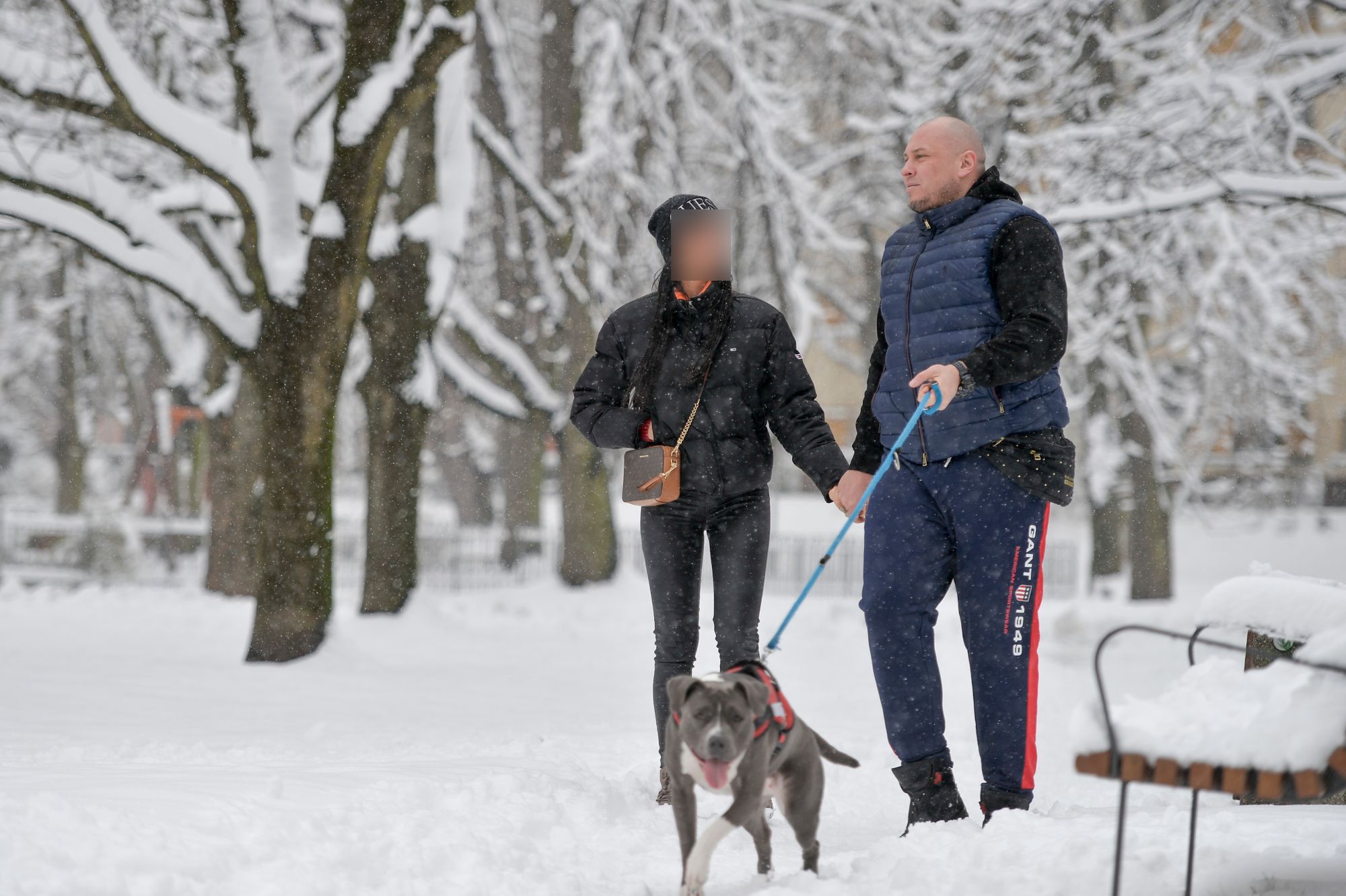 Ochroniarz "Oszusta z Tindera" z ukochaną