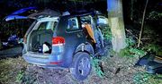 Zielona Góra: Volkswagen uderzył w drzewa. Kierująca i pasażer pijani