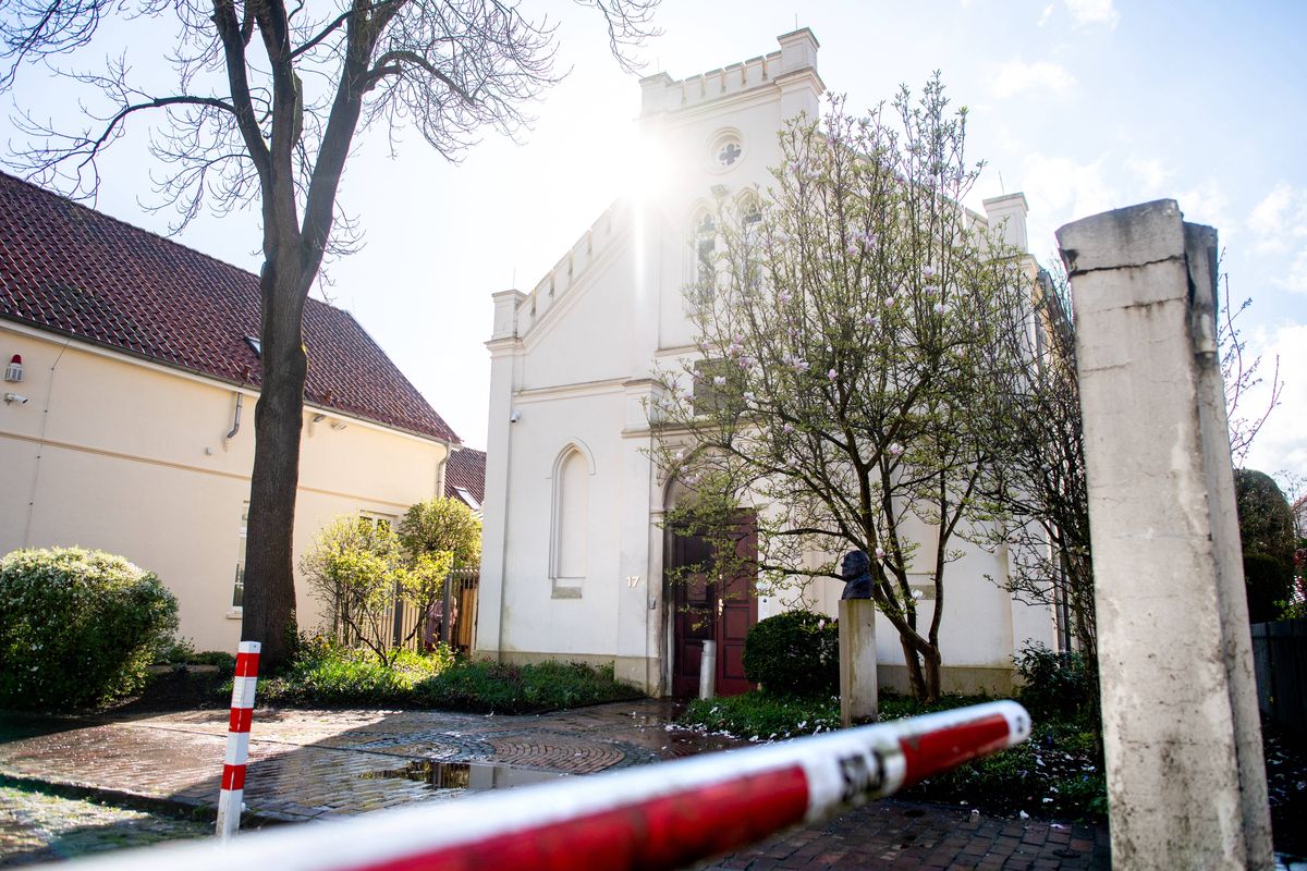 w piątek 5 kwiernia nieznani sprawcy dokonali atku na synagogę w Oldenbutgu