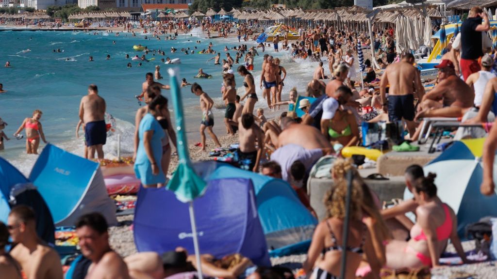 Baska Beach Croatia
People are seen at city beach in Baska at Island Krk, Croatia on August15, 2023. This year's tourist season is at the level of the pre-pandemic, record-breaking 2019. Croatia is now recording 12.5 million arrivals and 63 million overnight stays. (Photo: Nel Pavletic/PIXSELL/DeFodi Images News/Getty Images)
DeFodi Images News
farbbild, news, nachrichten