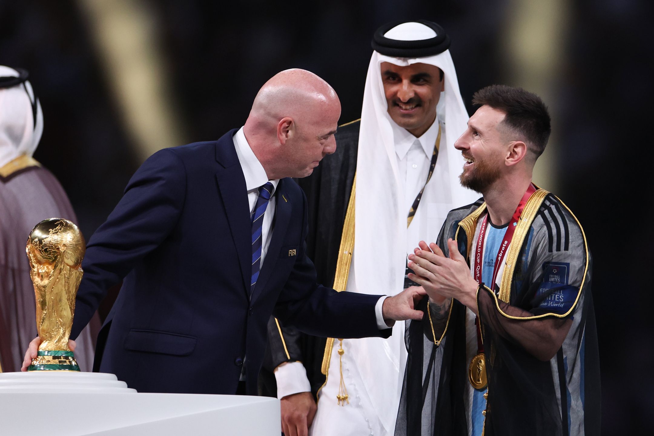 Leo Messi po zwycięstwie Argentyny został ubrany w biszt. Podano powód