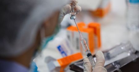 COVID-19. Szczepienia powinny być obowiązkowe? Polacy zabrali głos