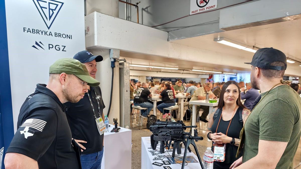 Beryl i Groty na targach SHOT Show 2026.