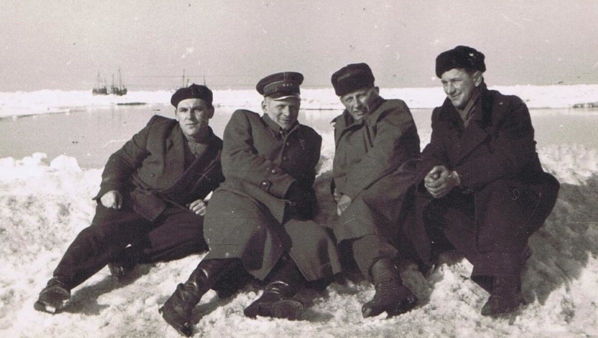 Zamarznięty Bałtyk. Ludzie chodzili po nim pieszo i budowali karczmy