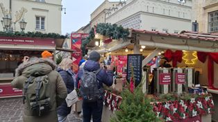 Kraków: Co zjecie na Kiermaszu Bożonarodzeniowym na Małym Rynku? Sprawdź, jakie ceny i asortyment przygotowała strefa gastronomiczna