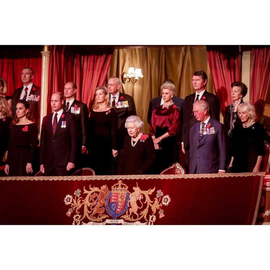 Rodzina królewska w Royal Albert Hall na dniu pamięci