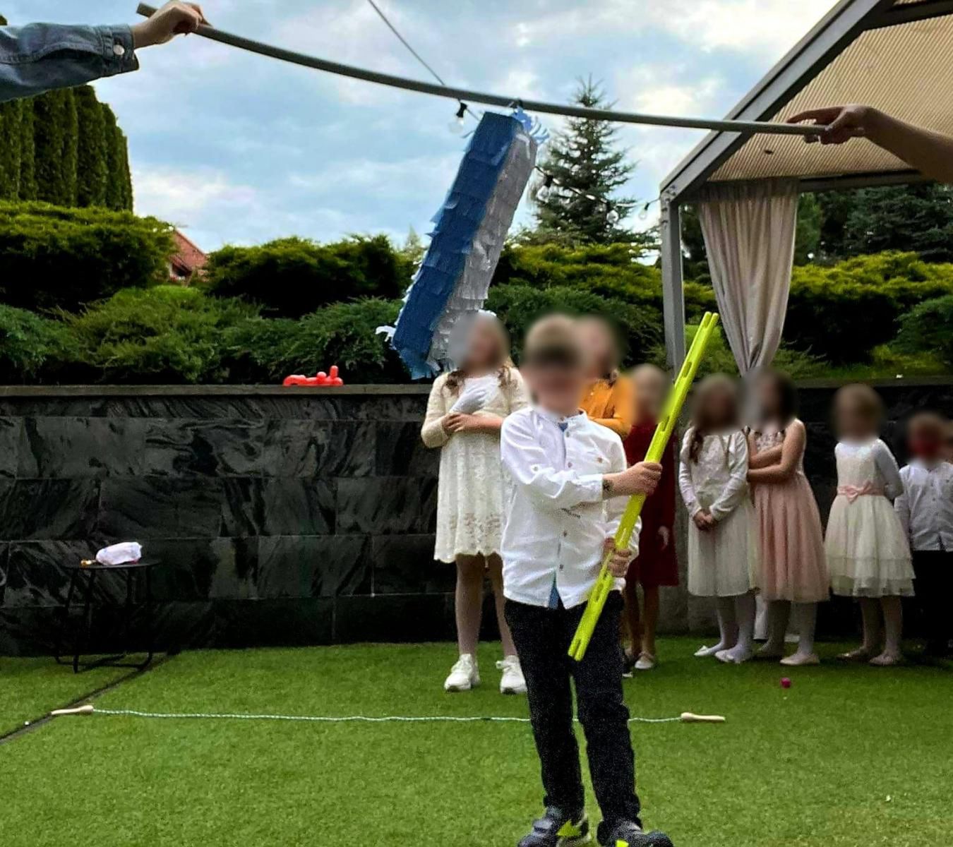 Piniata komunijna jako atrakcja na przyjęcie