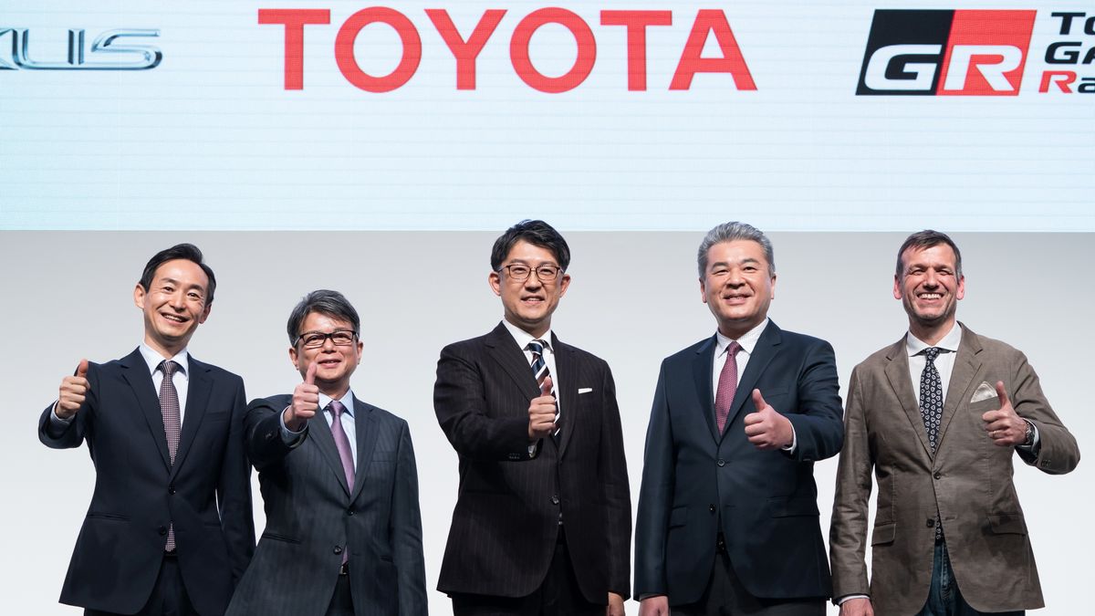 TOKYO, JAPAN - FEBRUARY 13: Toyota Motor Corp. incoming CEO Koji Sato (C) poses with the company's incoming operating officers including Chief Production Officer Kazuaki Shingo (L), Chief Financial Officer Yoichi Miyazaki (2-L), Chief Technology Officer Hiroki Nakajima (2-R) and Chief Branding Officer Simon Humphries (R) during a photo session following a press conference on February 13, 2023 in Tokyo, Japan. Sato is designated to be the next CEO in April as current CEO Akio Toyoda, grandson of the company's founder, to be in the position of chairman. (Photo by Tomohiro Ohsumi/Getty Images)