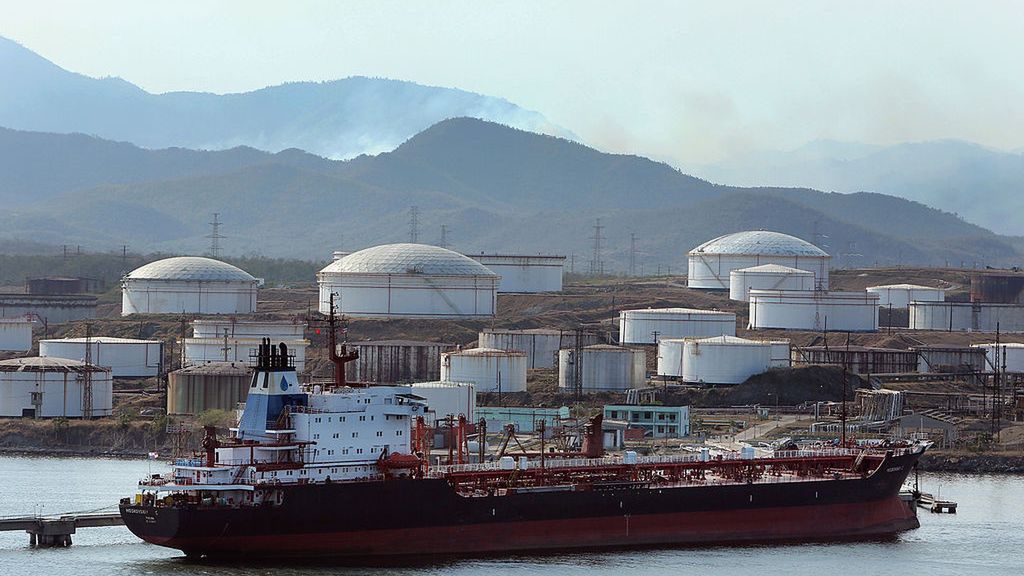 Views of the Cuban Oil Industry
Bloomberg
AMERICAS; CARIBBEAN, CUBA; CUBAN, OIL; GAS; PETROLEUM, REFINE; REFINERY, ENERGY; RESOURCES, IMPORT; EXPORT, SHIP; SHIPS; SHIPPING