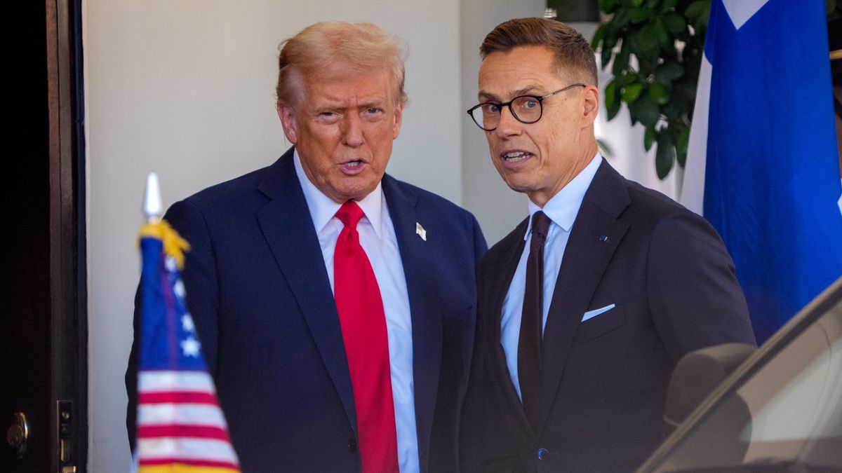 WASHINGTON, DC - OCTOBER 09: U.S. President Donald Trump greets President of Finland Alexander Stubb outside of the West Wing of the White House White House on October 09, 2025 in Washington, DC. Stubb and Trump will participate in a bilateral meeting in the Oval Office where they are expected to discuss bilateral trade, defense policy and the war in Ukraine. (Photo by Andrew Harnik/Getty Images)