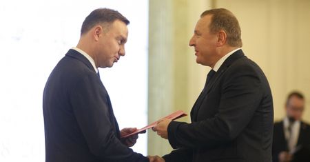 Jacek Kurski ramię w ramię z Andrzejem Dudą kibicują polskim piłkarzom