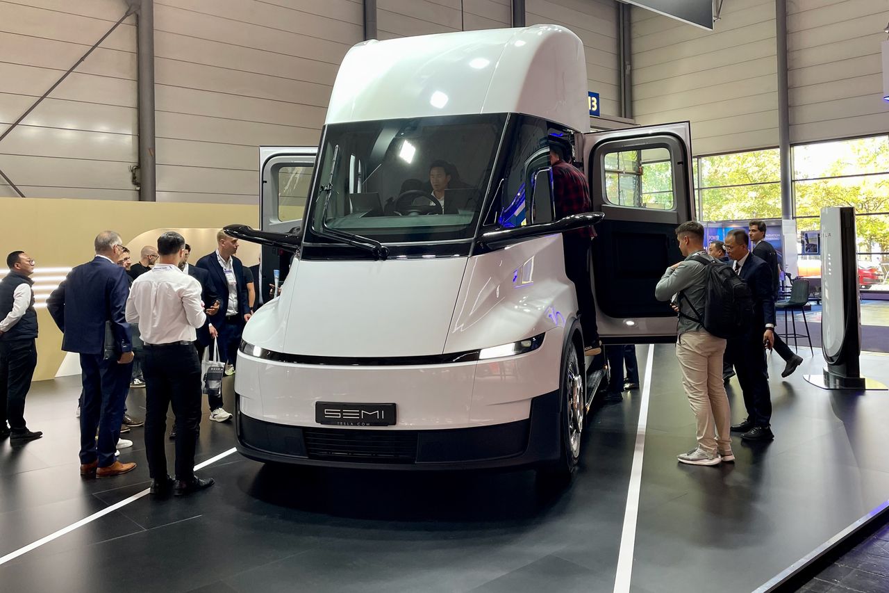 Najdziwniejsza Tesla. Wygląda, jakby twórcy nie wiedzieli, co robić