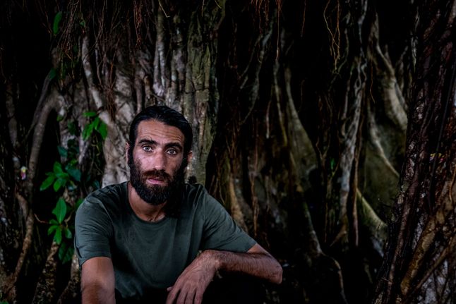 Behrouz Boochani (fot. Ashley Gilbertson dla The New York Times)