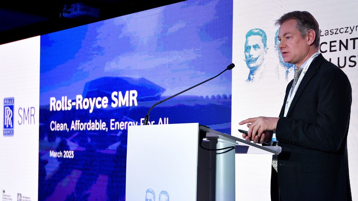 Kielce, 08.03.2023. Alan Woods z firmy Rolls-Royce SMR na Międzynarodowych Targach Odnawialnych Źródeł Energii Enex oraz Targach Rozwiązań Komunalnych Ekotech, 8 bm. w halach wystawienniczych Targów Kielce. (mr) PAP/Piotr Polak