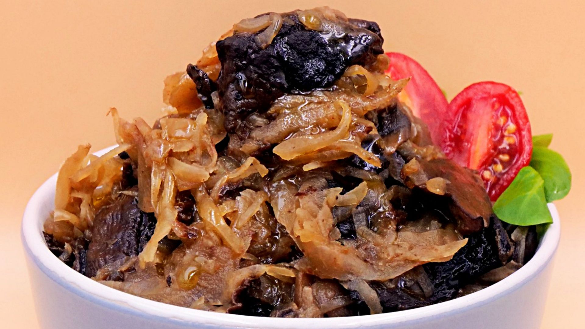 Tradycyjny bigos dostarcza błonnik, witaminy i naturalne probiotyki.