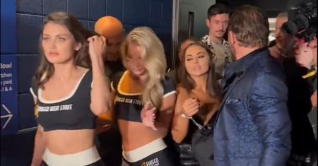 Bus z półnagimi kobietami, a za nimi Conor McGregor. Tak skradł show