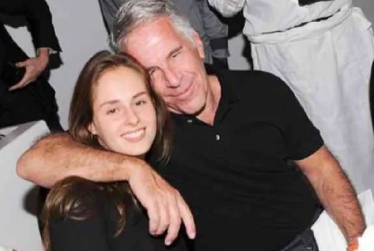 Była ostatnią dziewczyną Epsteina. Taką robi karierę