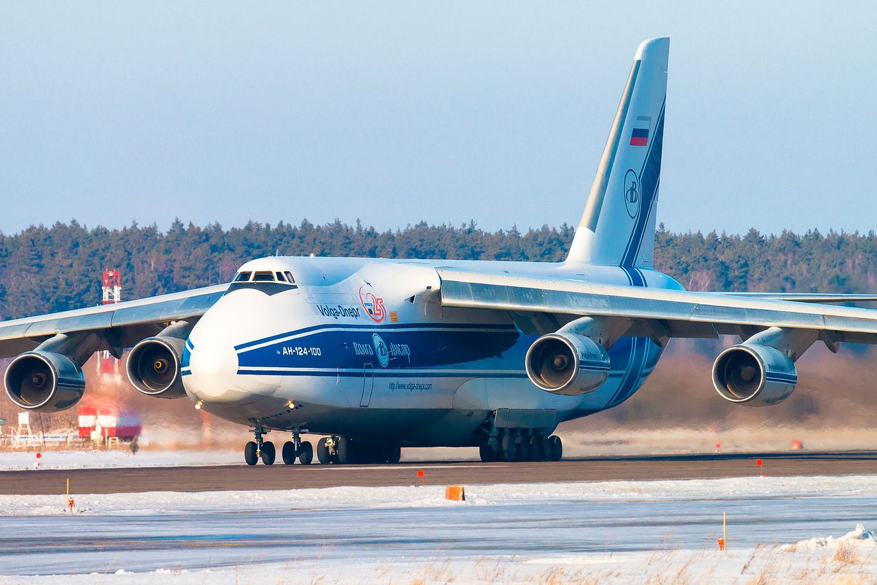 Kolos z Rosji utknął na lotnisku w Kanadzie. Kreml kipi ze złości