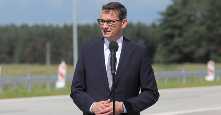 Ataki antyszczepionkowców. Premier podjął ważną decyzję