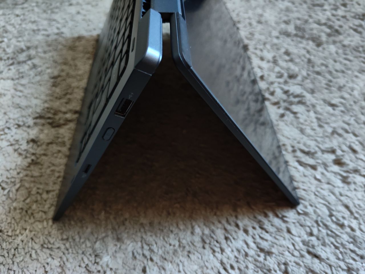 Porty na prawej stronie notebooka