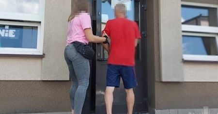 Ksiądz zabrał dwóch autostopowiczów. Szybko tego pożałował