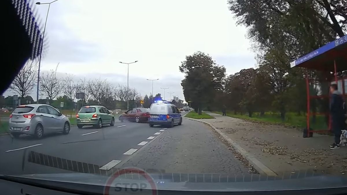 Policjanci ruszyli w pościg za kierowcą opla. Szybko zorientowali się, dlaczego przed nimi uciekał