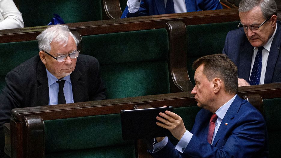 Najnowszy sondaż. Traci Andrzej Duda, traci PiS. Partia Jarosława Kaczyńskiego i tak liderem