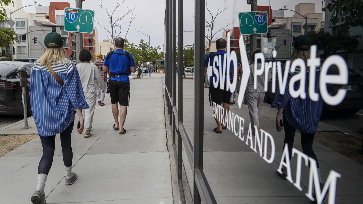 Silicon Valley Bank fails
Santa Monica, CA, Monday, March 13, 2023 - Exterior photos of Silicon Valley Bank located on Broadway. (Robert Gauthier/Los Angeles Times via Getty Images)
Robert Gauthier
failure, exterior, silicon valley bank, topix, bestof