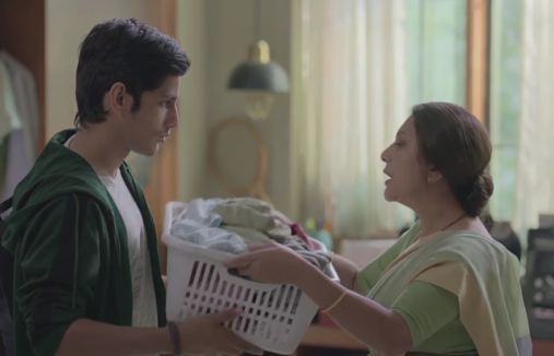 Procter &amp; Gamble radzi matkom, by wpajały synom obowiązki domowe (wideo)