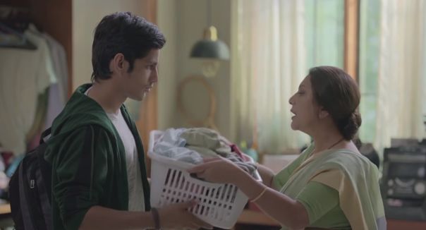 Procter &amp; Gamble radzi matkom, by wpajały synom obowiązki domowe (wideo)